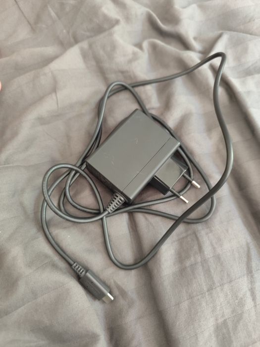 Nintendo switch 1 с калъф и игри