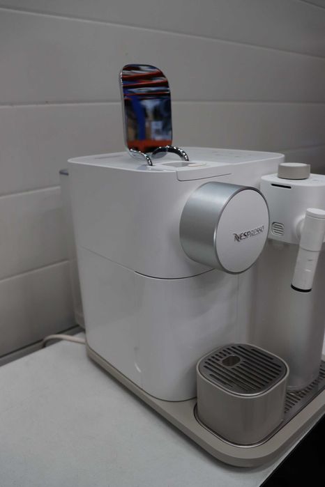 Кафемашина с капсули Nespresso Gran Lattissima EN650.WH, 19 bar, 1400 W, 1.3 л