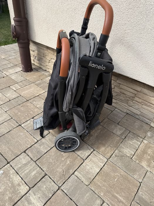 Vand carucior utilizat Lionelo julie one