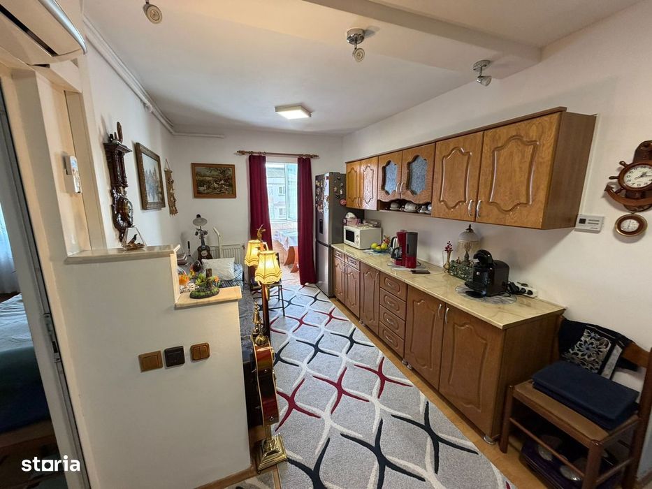Apartament 2 camere, decomandat - zona Cetate