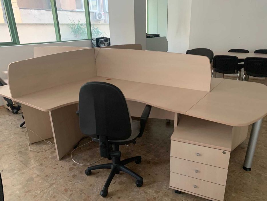 Големи офис бюра