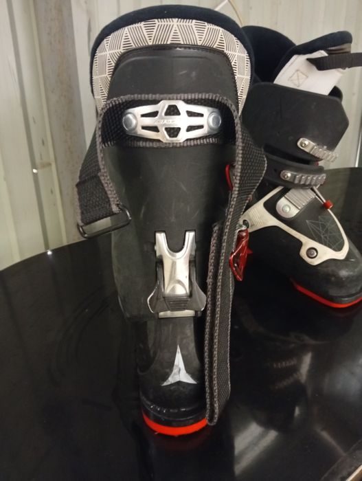 Продаю лыжную обувь