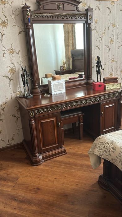 Продам спальний гарнитур
