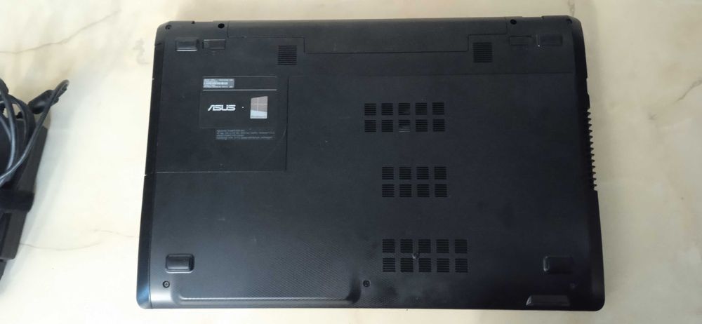 ASUS i7 Display Mare 17 8Gb ddr3 2 x placi video 2GB SSD gaming laptop