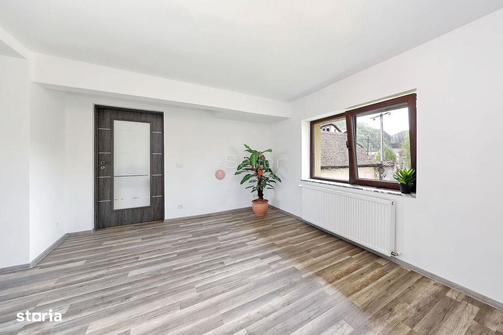 Casa renovata 2024 cu 2 apartamente