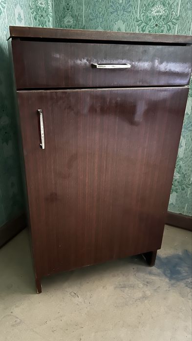 Продам шкаф советский