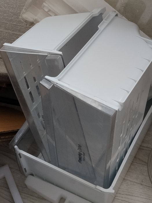 Продам холодильник требует ремонта