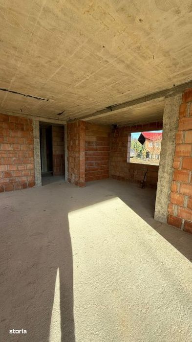 Casa la rosu in Grosi, 144 mp construiti, teren 536 mp, priveliste sup