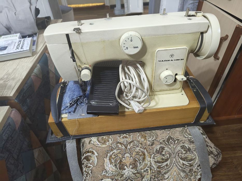 Швейная машинка Чайка-132м