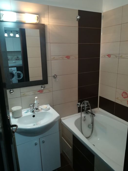 Închiriez apartament 2 camere pozitie centrala cu 2 camere mobilat și utilat
