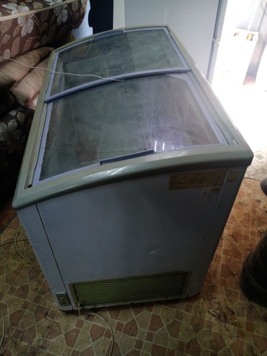 Морозилка, полностью рабочая, состояние нормальное.