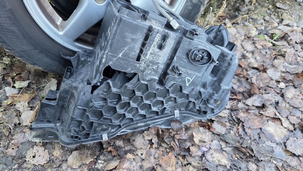 Фар BMW X3 F25LCI за части.