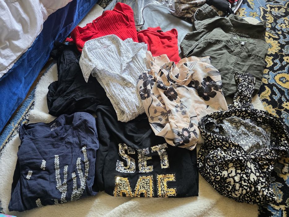 Lot sac 38 de top-uri (tricouri, camasi, bluze)