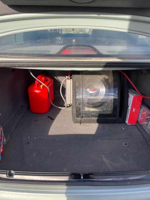 Vând subwoofer plus amplificator