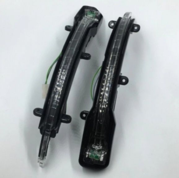 ОРГИНАЛНИ Мигачи за Audi Q5 ляв и десен