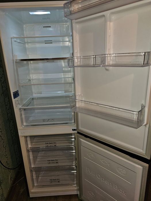 Холодильник Samsung