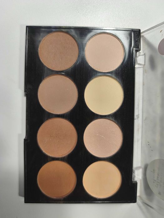 Палитри за грим за лична и професионална употреба