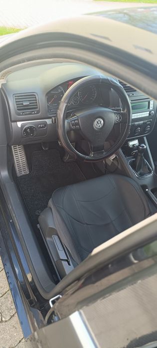 Vând Volkswagen Jetta