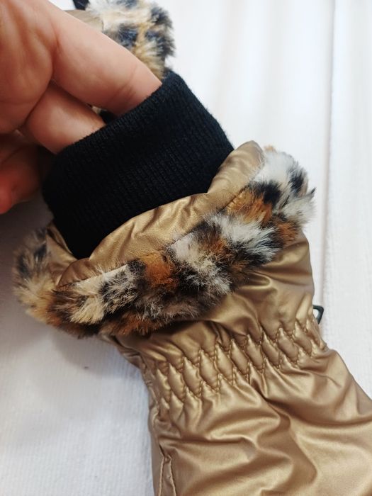 Нови ръкавици- старо злато