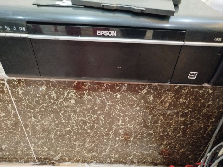 Epson l805 holati yahshi obmen ps3 ps4