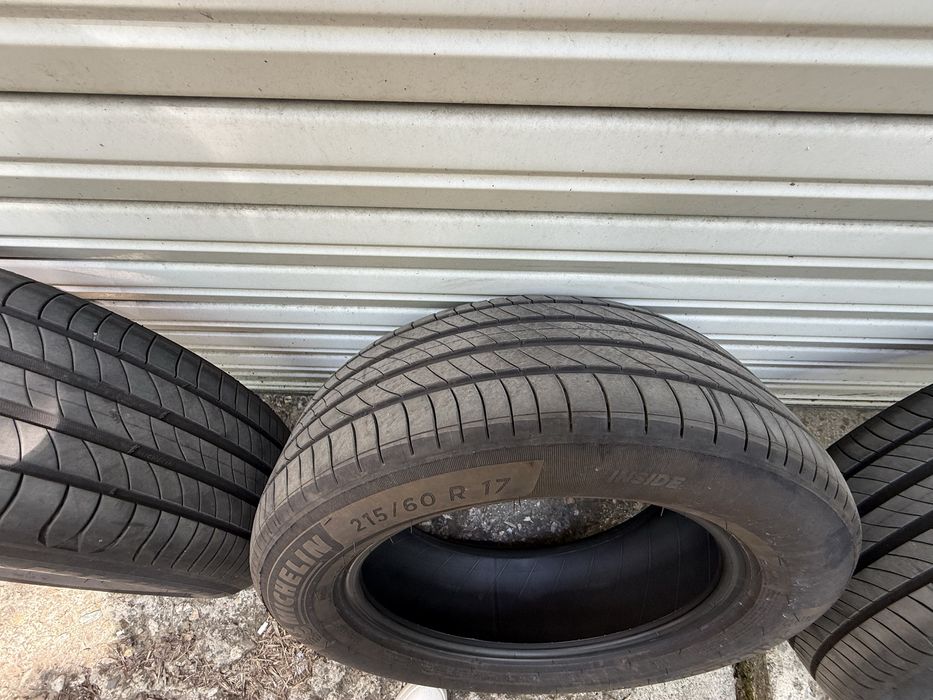 Продавам 4 летни гуми Michelin Primacy 4 215/60/17