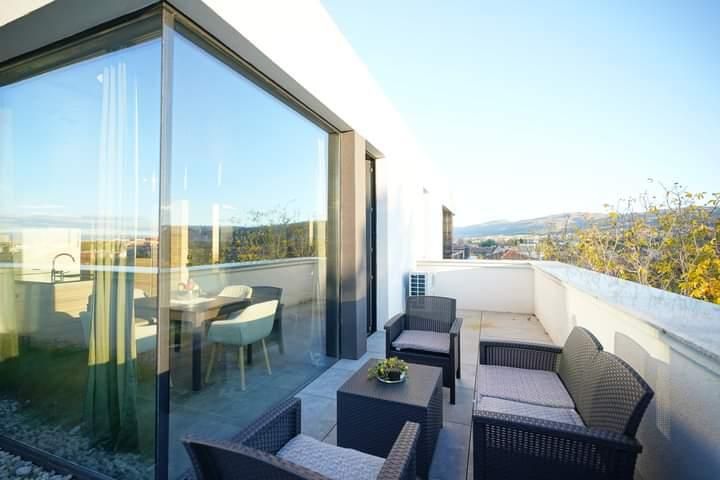 Дава се под наем Тристаен апартамент в София, Горубляне - 120 кв.м за 1500 € - Снимка #8