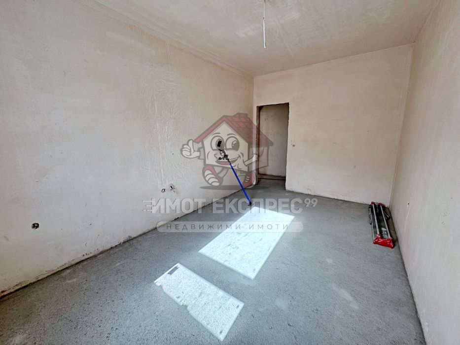 Тристаен апартамент, с двор, ново строителство, кв.Изток