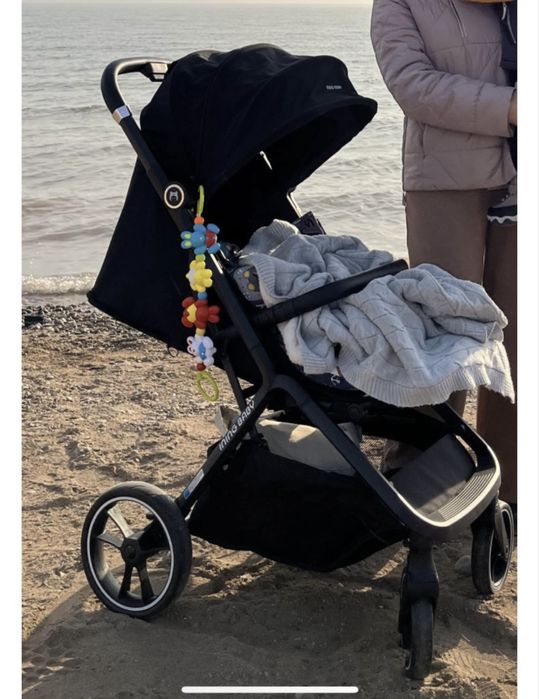 Продам коляску, черного цвета