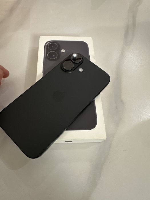 Продается айфон 16 128г