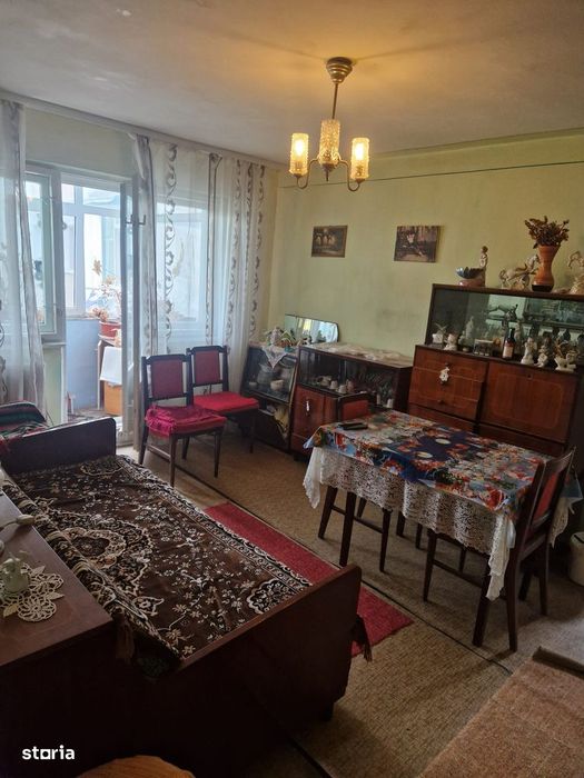 Apartament 2 camere zona Scoala 7 , etajul 2 , semidecomandat