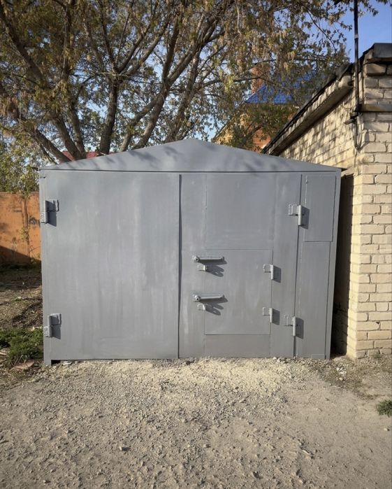 Продам металлический  гараж с местом