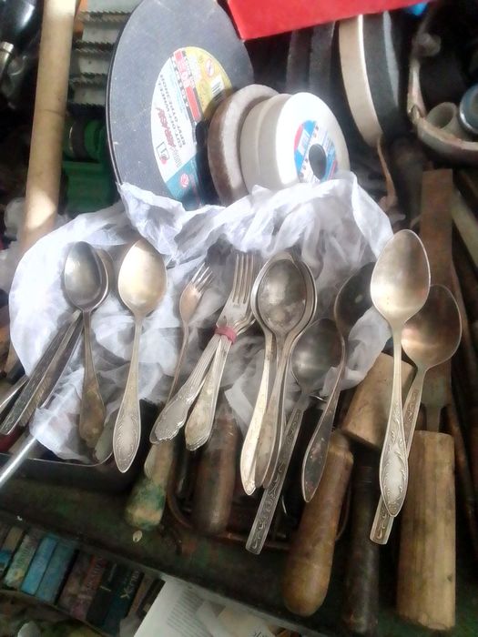 Ложки мельхиор.Сахарница хорошая