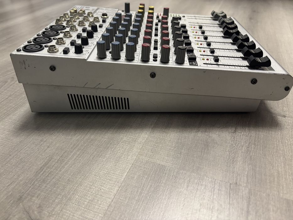 Behringer UB1204FX Pro