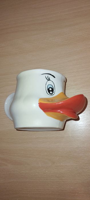 Плюшени играчки, пясъчен часовник, порцеланови гипсови фигурки, чаши