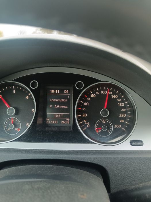 Vând vw passat b6 preț fix.