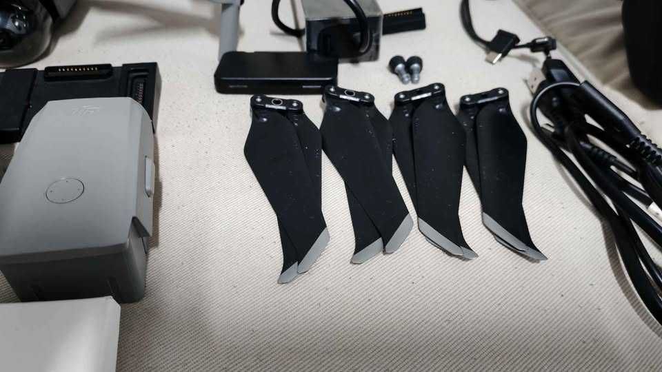 Drona DJI Mavic Air 2 Fly More Combo in stare foarte buna