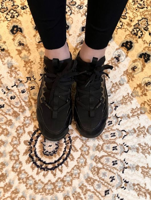 Продам кроссовки