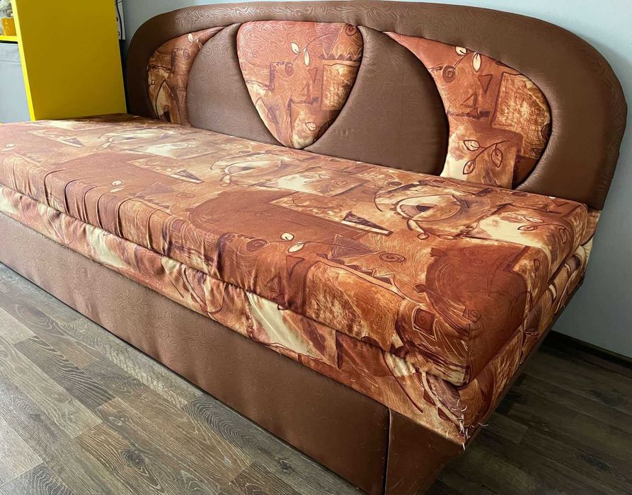 Подарявам разтегателен диван