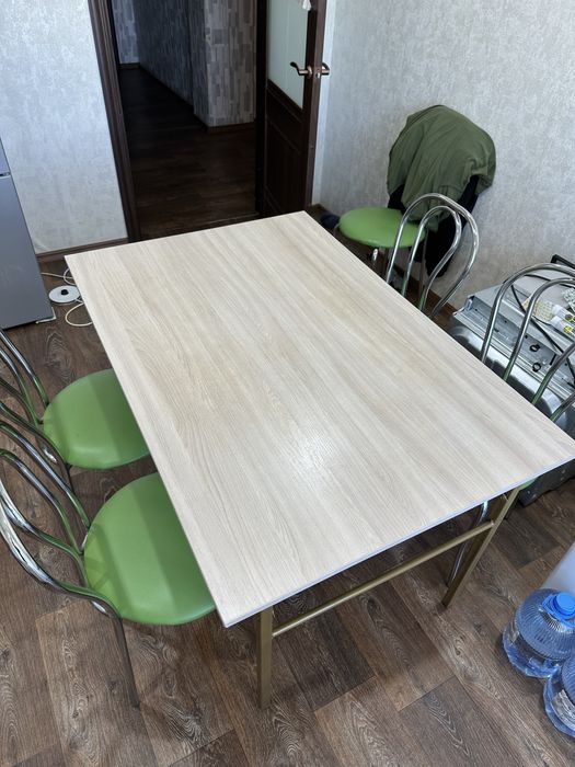 Стол кухонный хорошего качества
