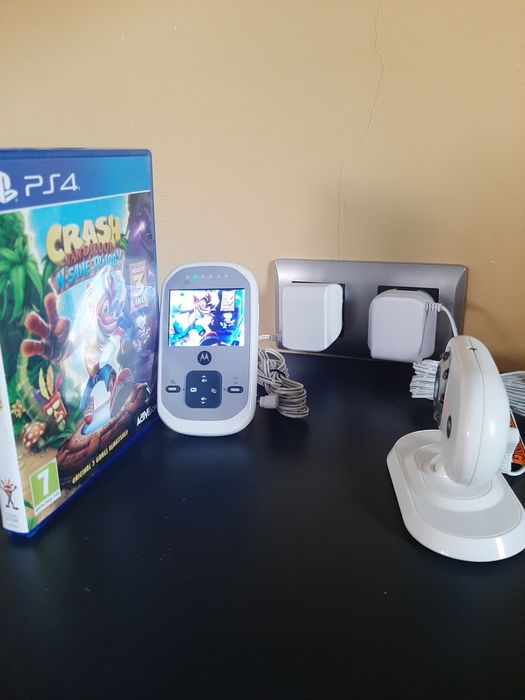 Видео Бебефон Motorola MBP622