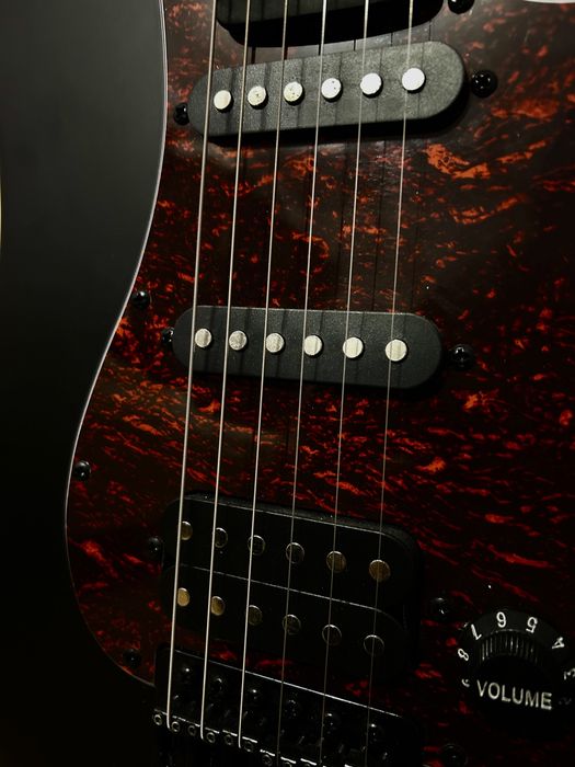 Китара Harley Benton ST-20HSS с усилвател Marshall MG10 Gold