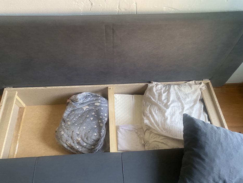 Диван  голубого цвета