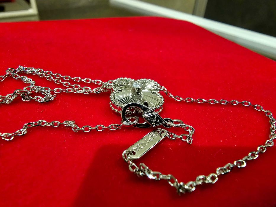 Van Cleef & Arpels VCA Silver Diamond Alhambra Clover Дамско Колие