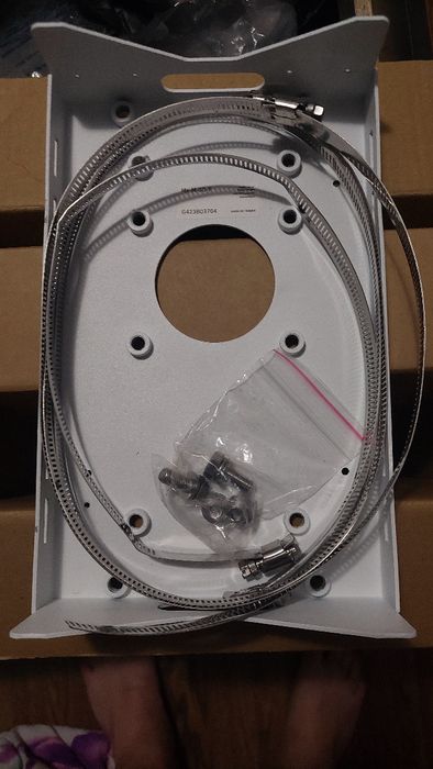 Suporti montare camere video pe stalpi - Pole Mount