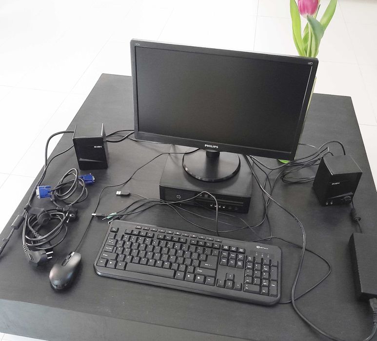 Vând calculator și accesorii