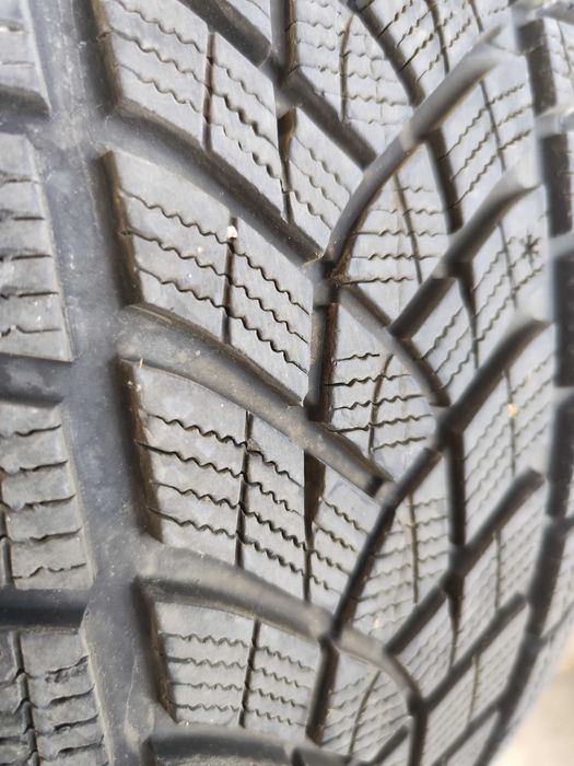 GOODYEAR Ultra Grip 255/50/19V