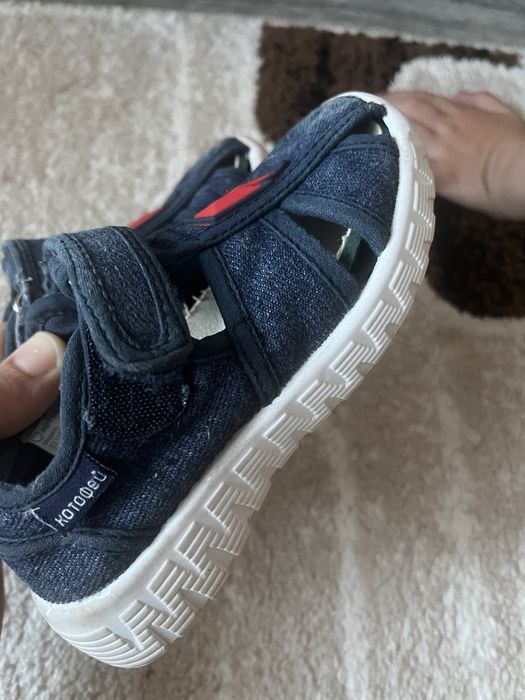 Продам детакую обувь