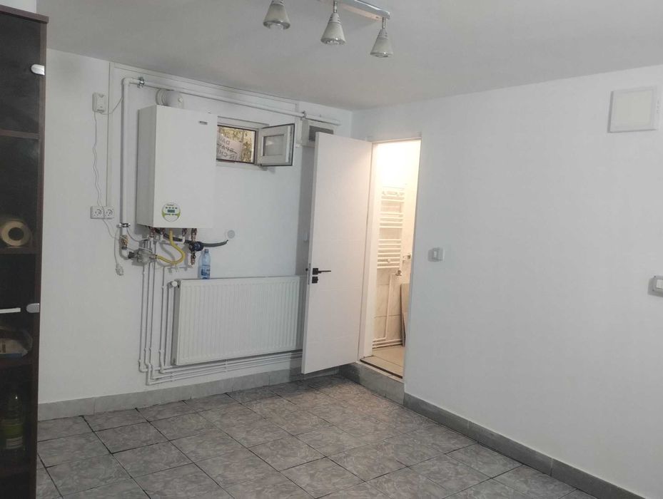 Dau in chirie mic spatiu vis a vis de Palatul Justitiei