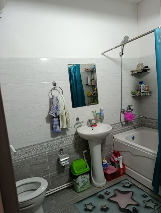 Kvartira uy sotiladi