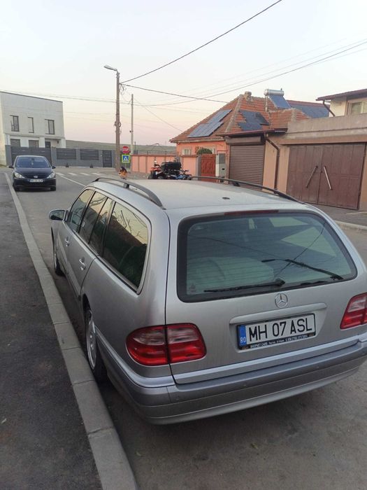 Vând Mercedes-Benz 2.0 Benzină